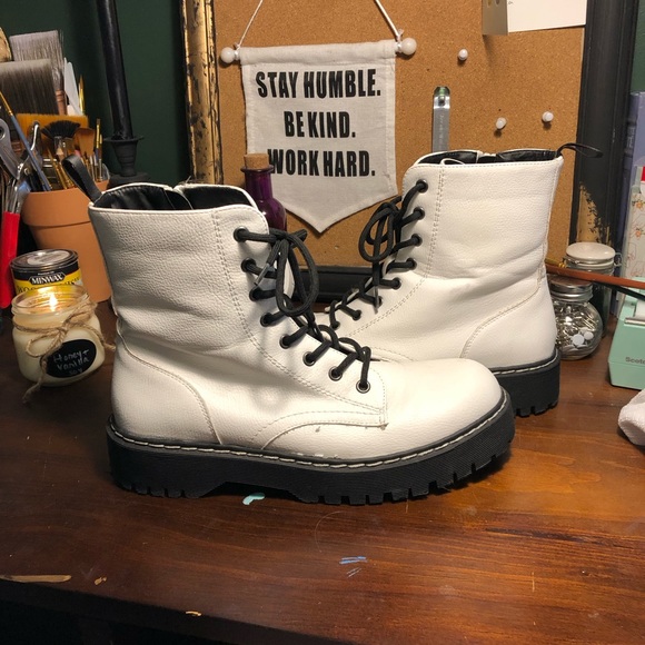 Faux white docs - Picture 4 of 4